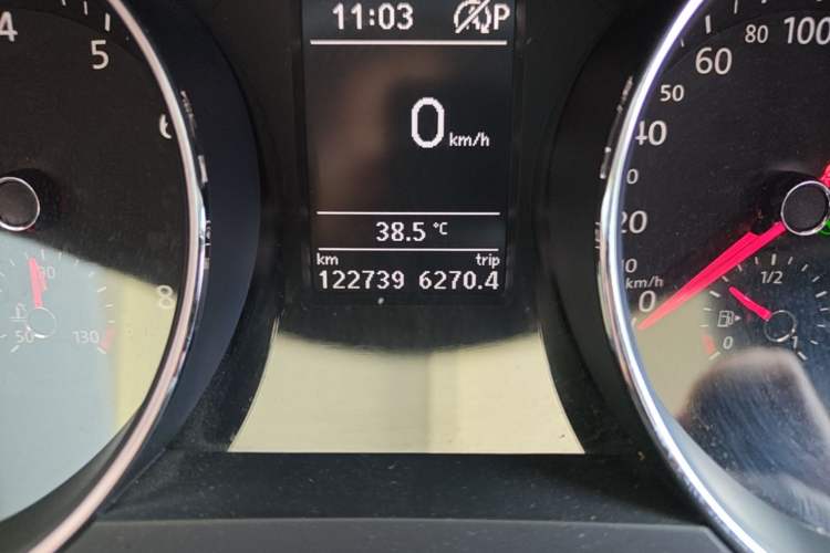 Used Volkswagen Sagitar 2018 280TSI DSG Comfort Model Odometer Close Up