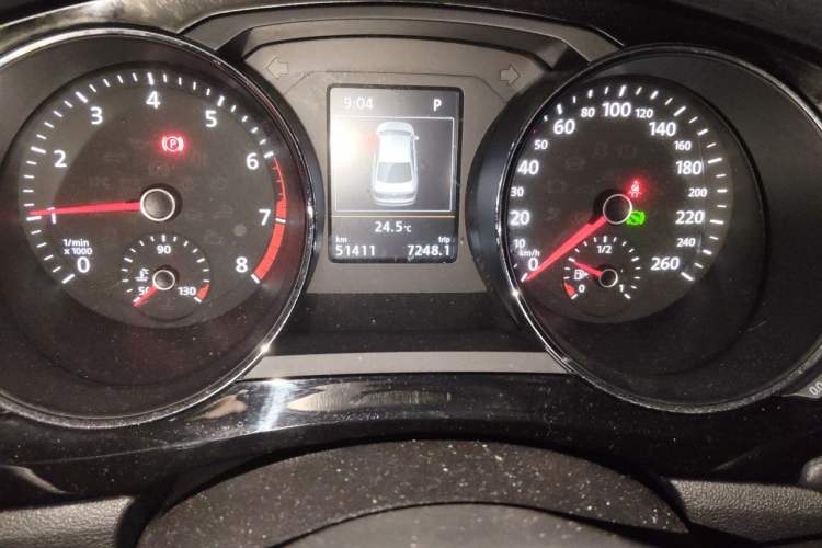 Used Volkswagen Sagitar 2018 280TSI DSG Luxury Model Odometer Close Up