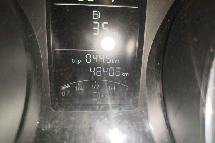Used Volkswagen Sagitar 2018 1.6L Automatic Comfort Model Odometer Close Up