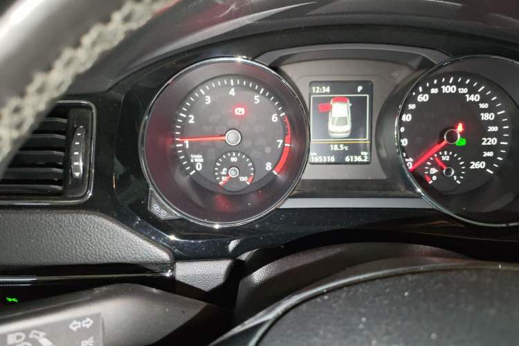 Used Volkswagen Sagitar 2018 280TSI DSG Luxury Model Odometer Close Up