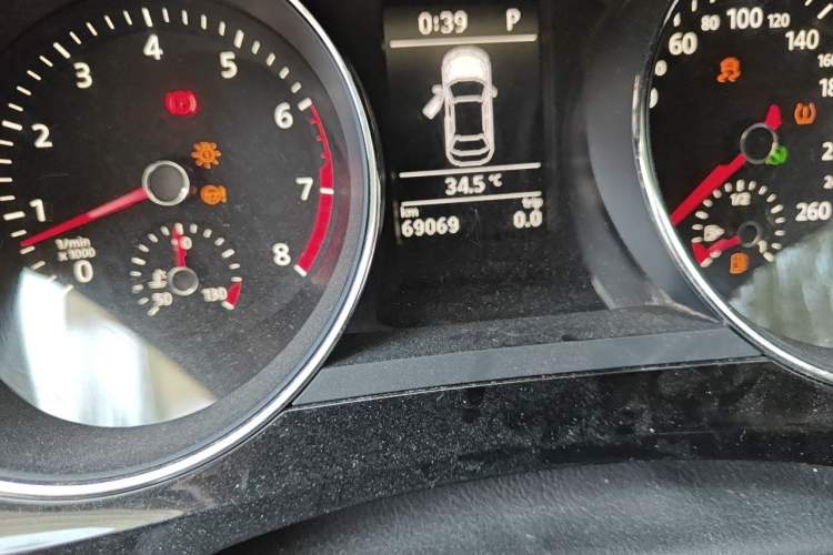 Used Volkswagen Sagitar 2018 180TSI DSG Prestige Edition Odometer Close Up