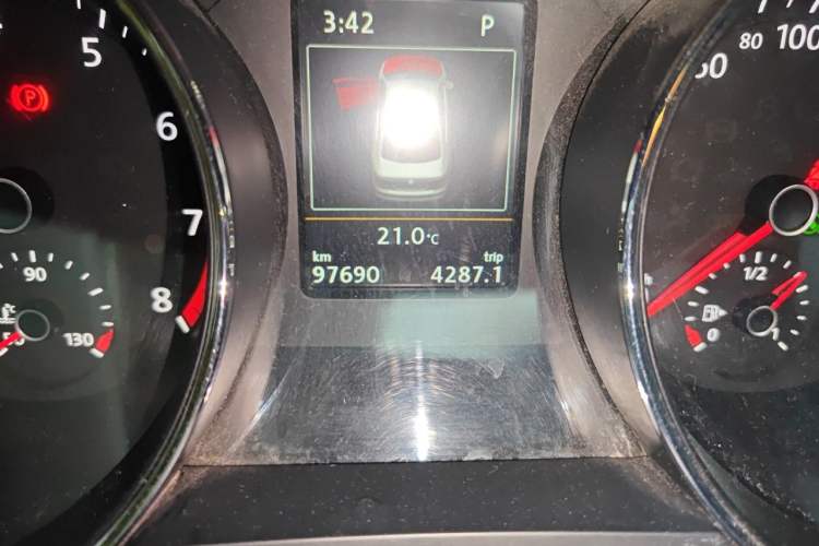 Used Volkswagen Sagitar 2018 280TSI DSG Luxury Model Odometer Close Up