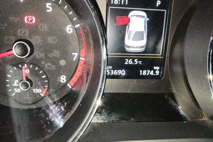 Used Volkswagen Sagitar 2018 280TSI DSG Luxury Model Odometer Close Up