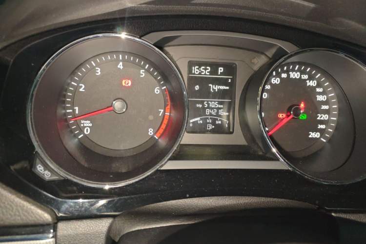 Used Volkswagen Sagitar 2018 1.6L Automatic Comfort Model Odometer Close Up