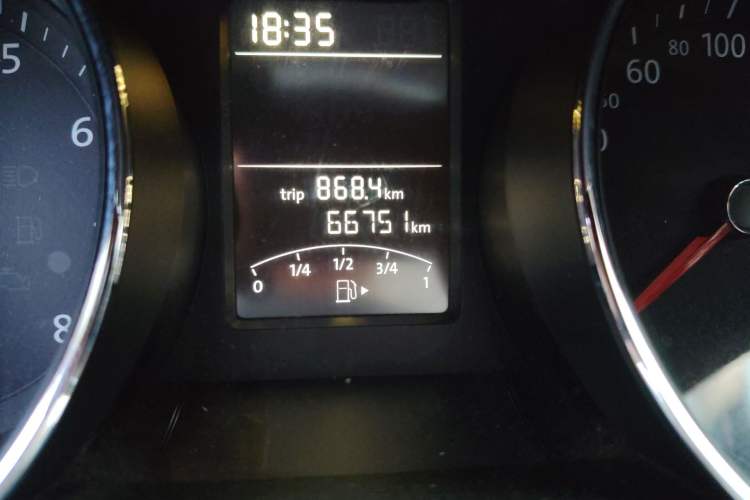 Used Volkswagen Sagitar 2018 1.6L Automatic Comfort Model Odometer Close Up