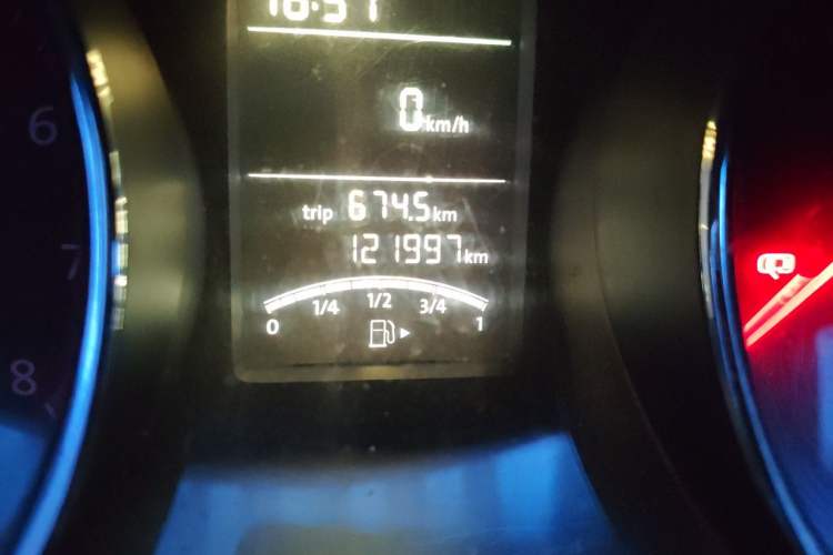Used Volkswagen Sagitar 2018 1.6L Manual Comfort Model Odometer Close Up