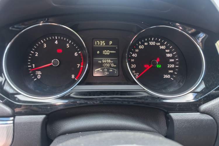 Used Volkswagen Sagitar 2018 1.6L Automatic Comfort Model Odometer Close Up