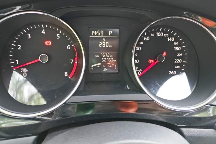 Used Volkswagen Sagitar 2018 1.6L Automatic Comfort Model Odometer Close Up