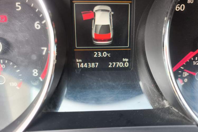 Used Volkswagen Sagitar 2018 280TSI DSG Luxury Model Odometer Close Up