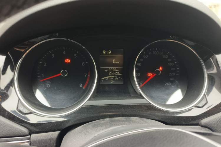 Used Volkswagen Sagitar 2018 1.6L Manual Comfort Model Odometer Close Up