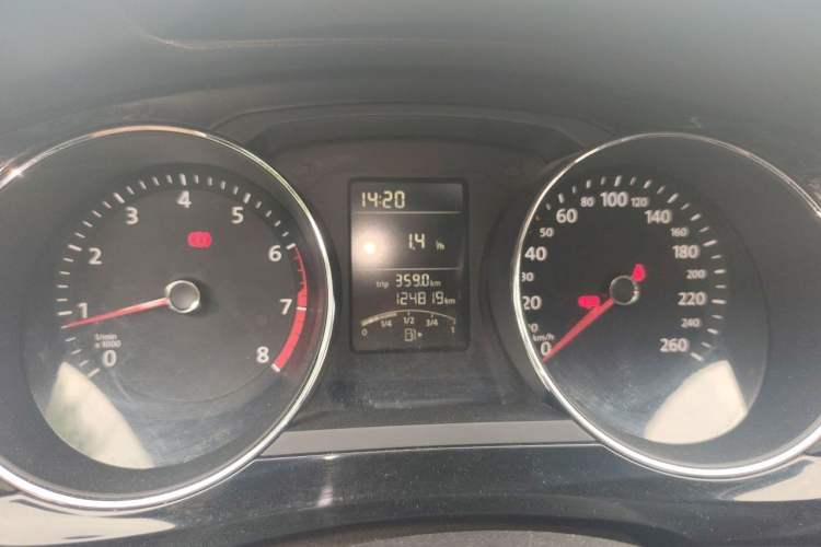 Used Volkswagen Sagitar 2018 1.6L Manual Comfort Model Odometer Close Up