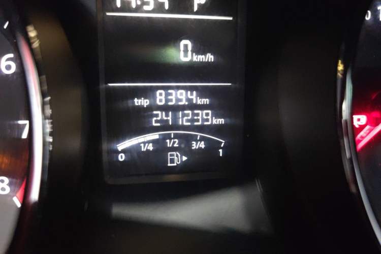 Used Volkswagen Sagitar 2018 1.6L Automatic Fashion Model Odometer Close Up
