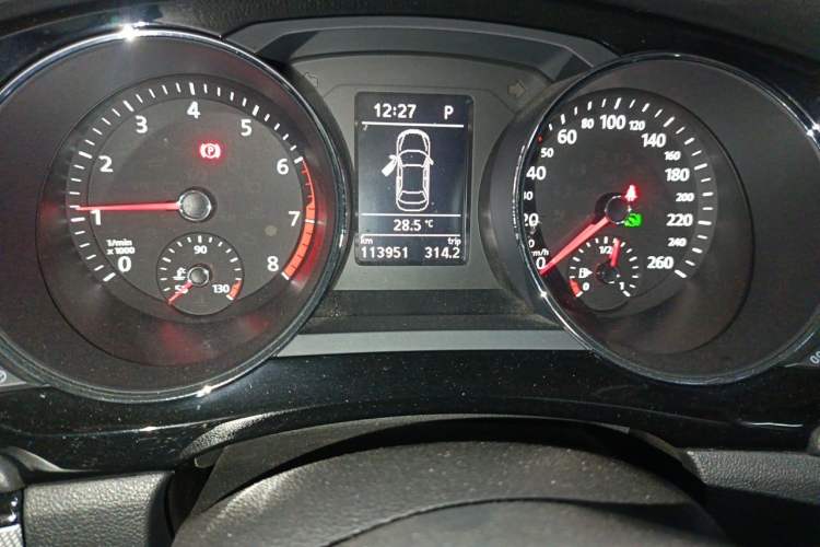 Used Volkswagen Sagitar 2018 280TSI DSG Comfort Model Odometer Close Up