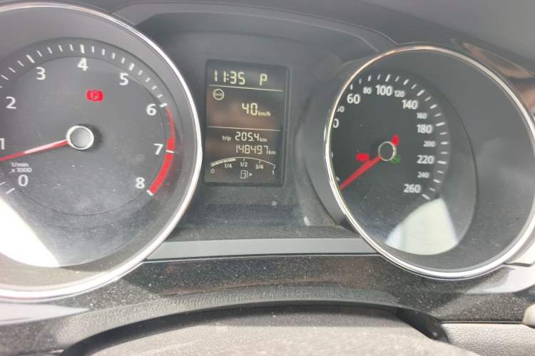 Used Volkswagen Sagitar 2018 1.6L Automatic Comfort Model Odometer Close Up