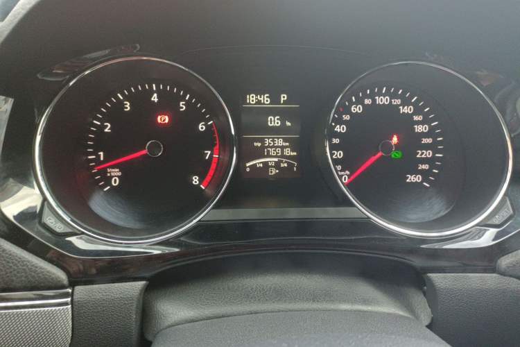 Used Volkswagen Sagitar 2018 1.6L Automatic Comfort Model Odometer Close Up