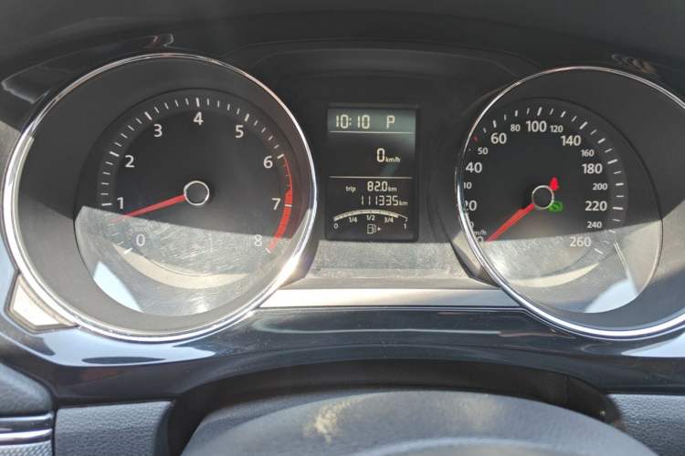 Used Volkswagen Sagitar 2018 1.6L Automatic Comfort Model Odometer Close Up
