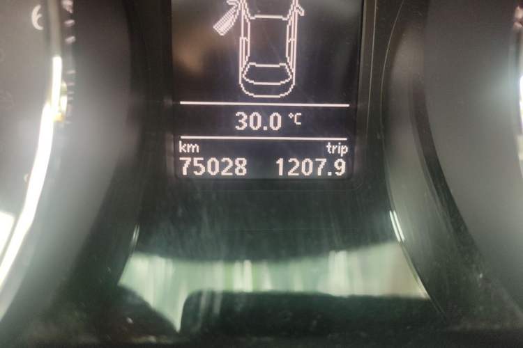 Used Volkswagen Sagitar 2018 280TSI DSG Comfort Model Odometer Close Up