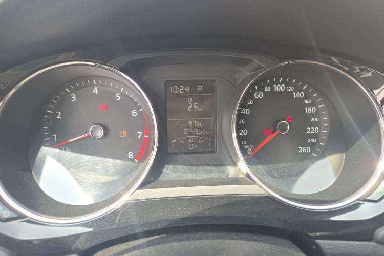 Used Volkswagen Sagitar 2018 1.6L Automatic Comfort Model Odometer Close Up