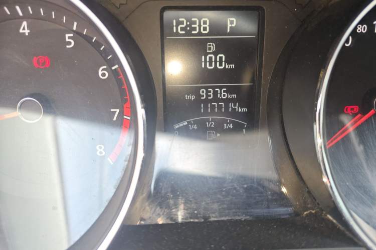 Used Volkswagen Sagitar 2018 1.6L Automatic Comfort Model Odometer Close Up