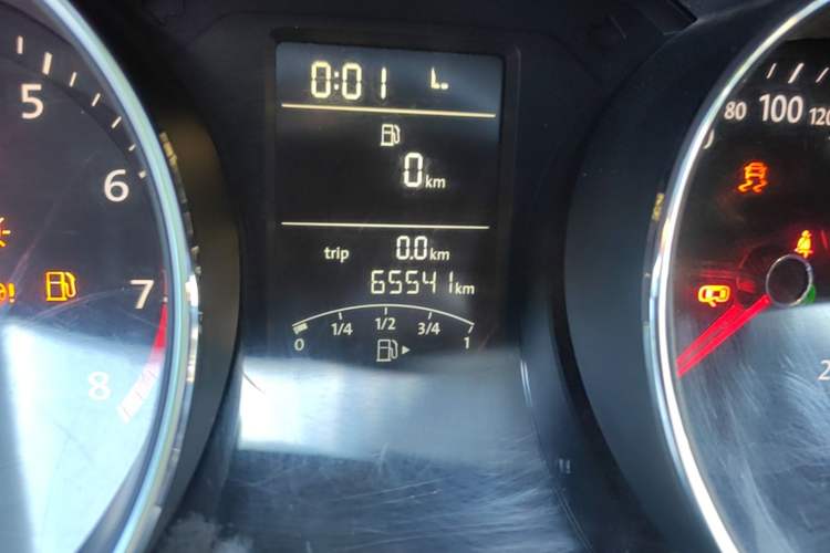 Used Volkswagen Sagitar 2018 1.6L Automatic Comfort Model Odometer Close Up