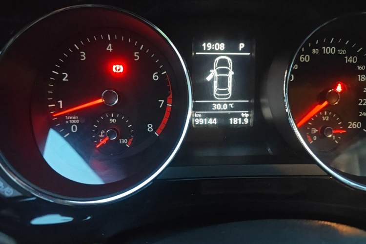 Used Volkswagen Sagitar 2018 280TSI DSG Comfort Model Odometer Close Up