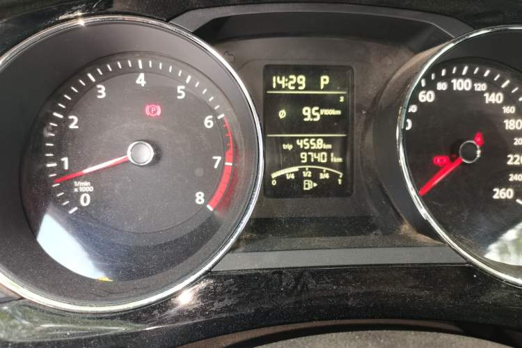 Used Volkswagen Sagitar 2018 1.6L Automatic Comfort Model Odometer Close Up