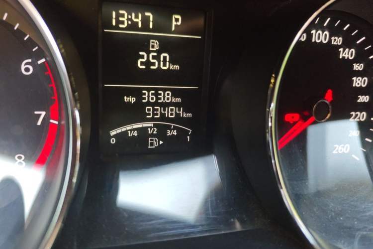 Used Volkswagen Sagitar 2018 1.6L Automatic Comfort Model Odometer Close Up