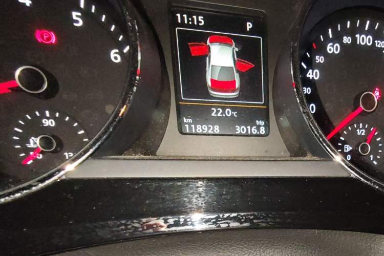 Used Volkswagen Sagitar 2018 280TSI DSG Luxury Model Odometer Close Up