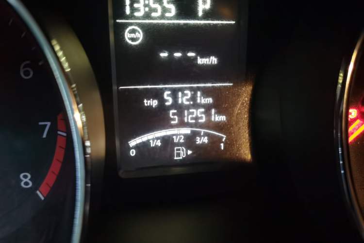 Used Volkswagen Sagitar 2018 1.6L Automatic Fashion Model Odometer Close Up