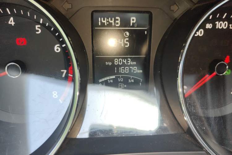 Used Volkswagen Sagitar 2018 1.6L Automatic Comfort Model Odometer Close Up