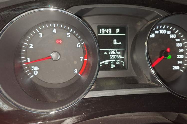 Used Volkswagen Sagitar 2018 1.6L Automatic Comfort Model Odometer Close Up
