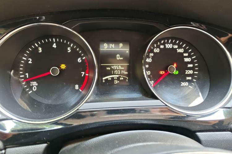 Used Volkswagen Sagitar 2018 1.6L Automatic Comfort Model Odometer Close Up