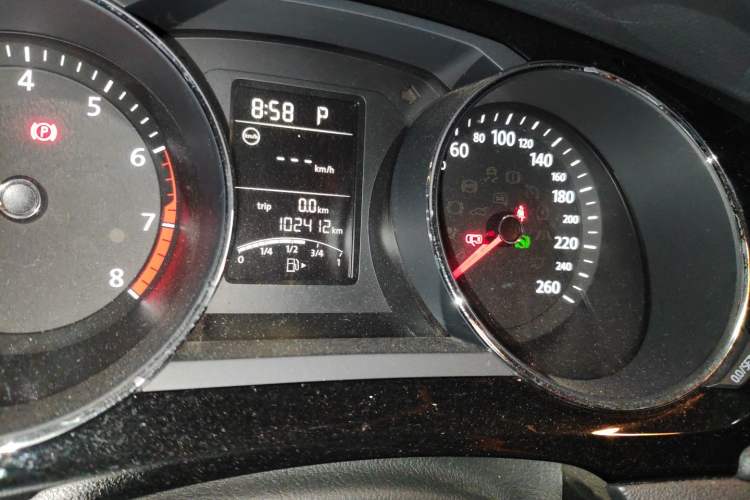 Used Volkswagen Sagitar 2018 1.6L Automatic Comfort Model Odometer Close Up