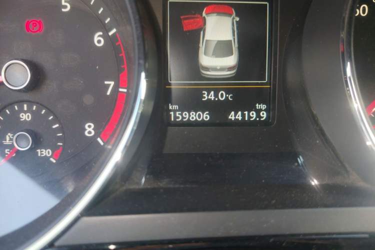 Used Volkswagen Sagitar 2018 280TSI DSG Luxury Model Odometer Close Up