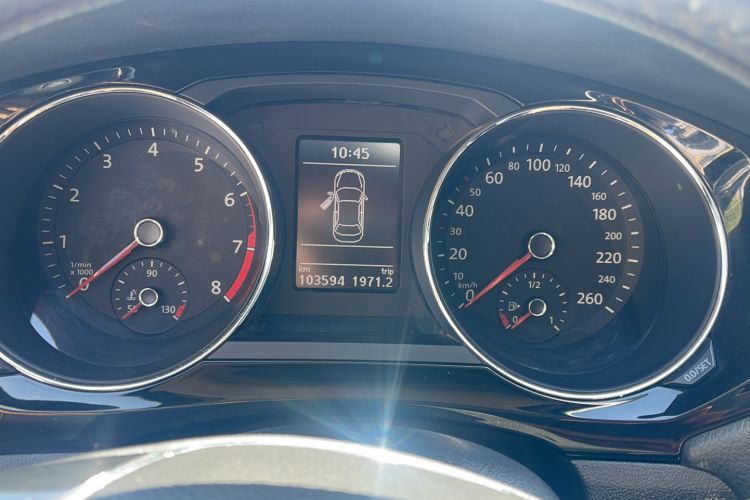 Used Volkswagen Sagitar 2018 280TSI DSG Comfort Model Odometer Close Up