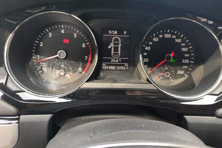 Used Volkswagen Sagitar 2018 280TSI DSG Comfort Model Odometer Close Up