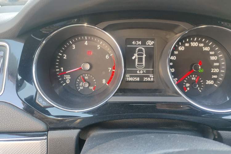 Used Volkswagen Sagitar 2018 180TSI DSG Prestige Edition Odometer Close Up