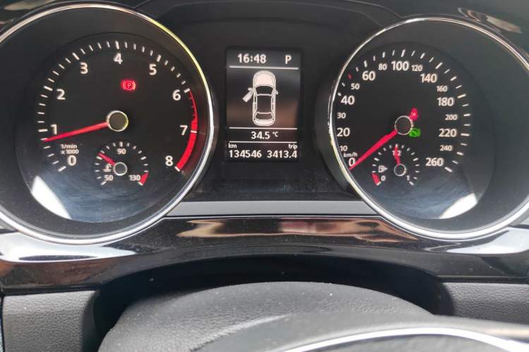 Used Volkswagen Sagitar 2018 280TSI DSG Comfort Model Odometer Close Up