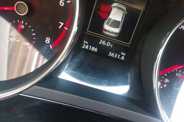 Used Volkswagen Sagitar 2018 280TSI DSG Luxury Model Odometer Close Up