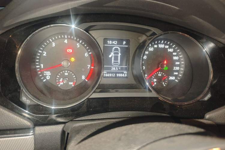 Used Volkswagen Sagitar 2018 180TSI DSG Prestige Edition Odometer Close Up