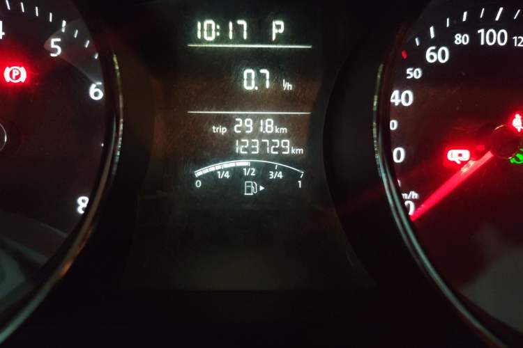 Used Volkswagen Sagitar 2018 1.6L Automatic Comfort Model Odometer Close Up