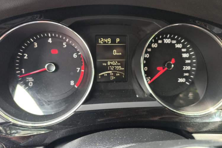 Used Volkswagen Sagitar 2018 1.6L Automatic Comfort Model Odometer Close Up