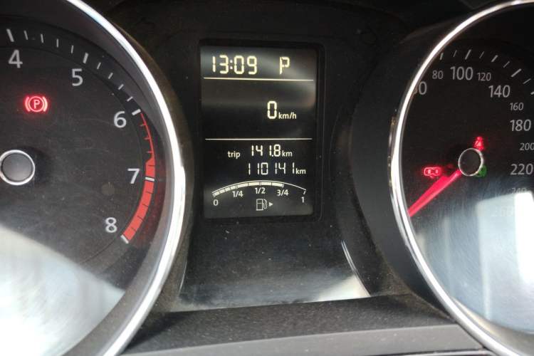Used Volkswagen Sagitar 2018 1.6L Automatic Comfort Model Odometer Close Up
