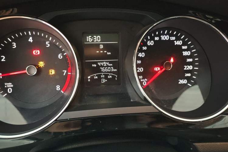 Used Volkswagen Sagitar 2018 1.6L Manual Comfort Model Odometer Close Up