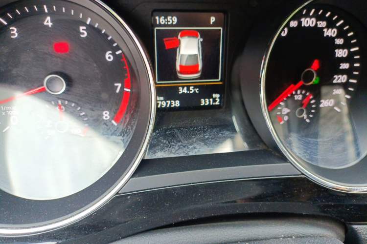Used Volkswagen Sagitar 2018 280TSI DSG Luxury Model Odometer Close Up