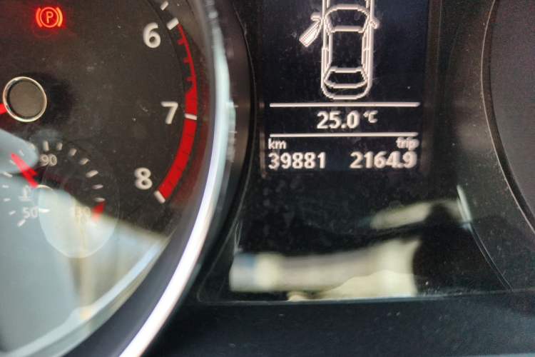Used Volkswagen Sagitar 2018 280TSI DSG Comfort Model Odometer Close Up