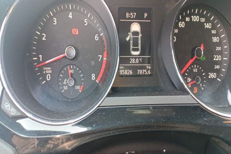 Used Volkswagen Sagitar 2018 280TSI DSG Comfort Model Odometer Close Up