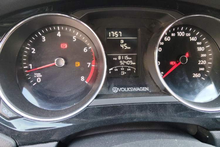 Used Volkswagen Sagitar 2018 1.6L Manual Comfort Model Odometer Close Up