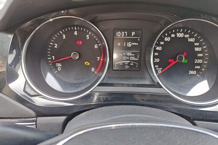 Used Volkswagen Sagitar 2018 1.6L Automatic Comfort Model Odometer Close Up