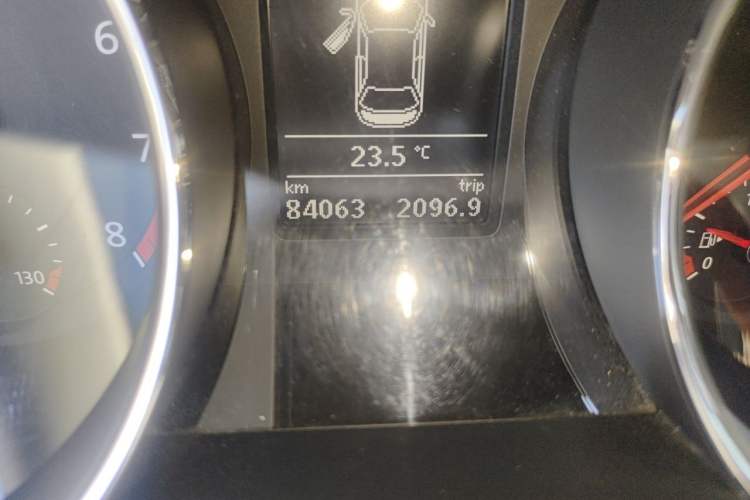 Used Volkswagen Sagitar 2018 280TSI DSG Comfort Model Odometer Close Up